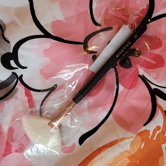 Morphe Makeup Morphe Deluxe Highlight Fan Brush New Poshmark